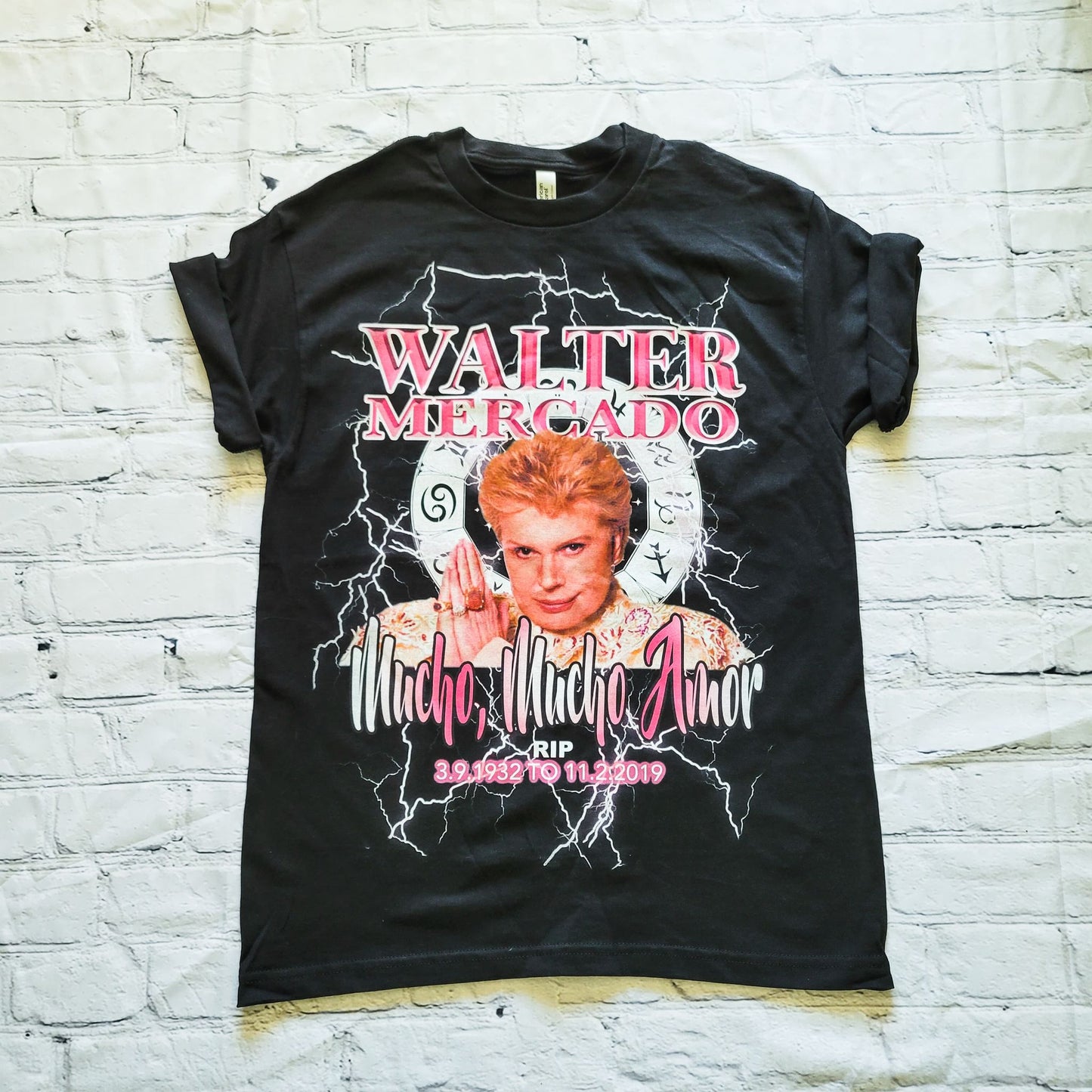 Mucho, Mucho Amor Tee (Unisex)